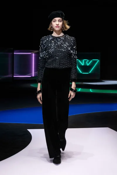Look 100